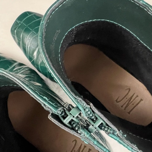 INC Green Croc Embossed Ankle Boots Block Heel Chunky Glam Side Zip Size 7.5 - Picture 2 of 8